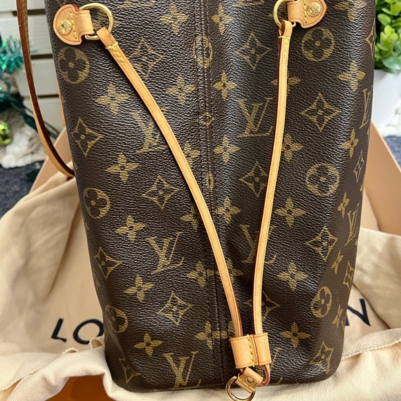 Louis Vuitton Neverfull mm - Picture 7 of 11